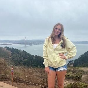 Meet your Posher, Tessa